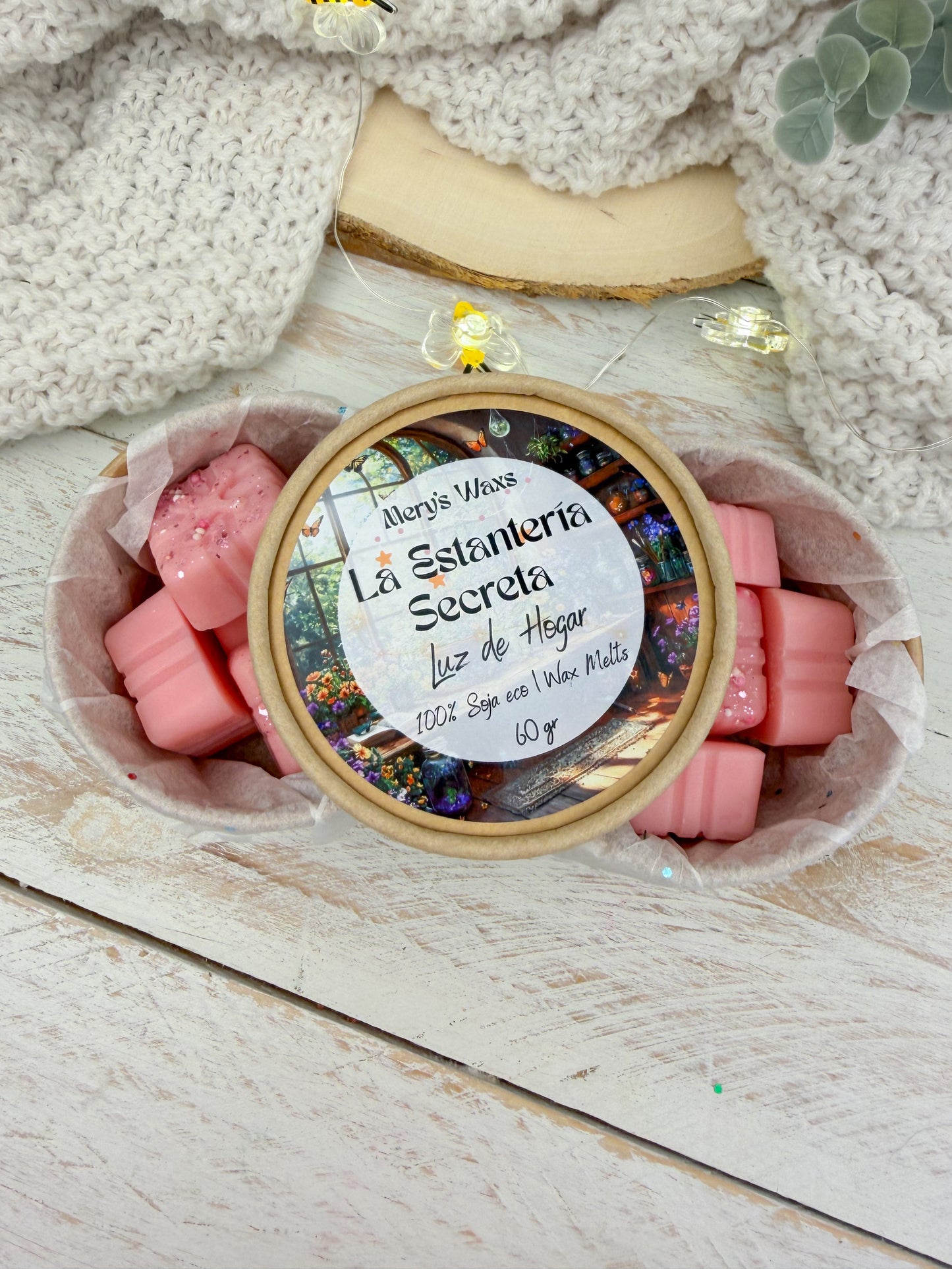 La Estantería Secreta | Luz de Hogar (Galleta María)